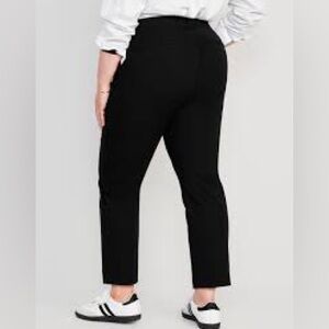 Old Navy | Woman’s Sz 18 | High-Rise Pixie Black Cropped Pants